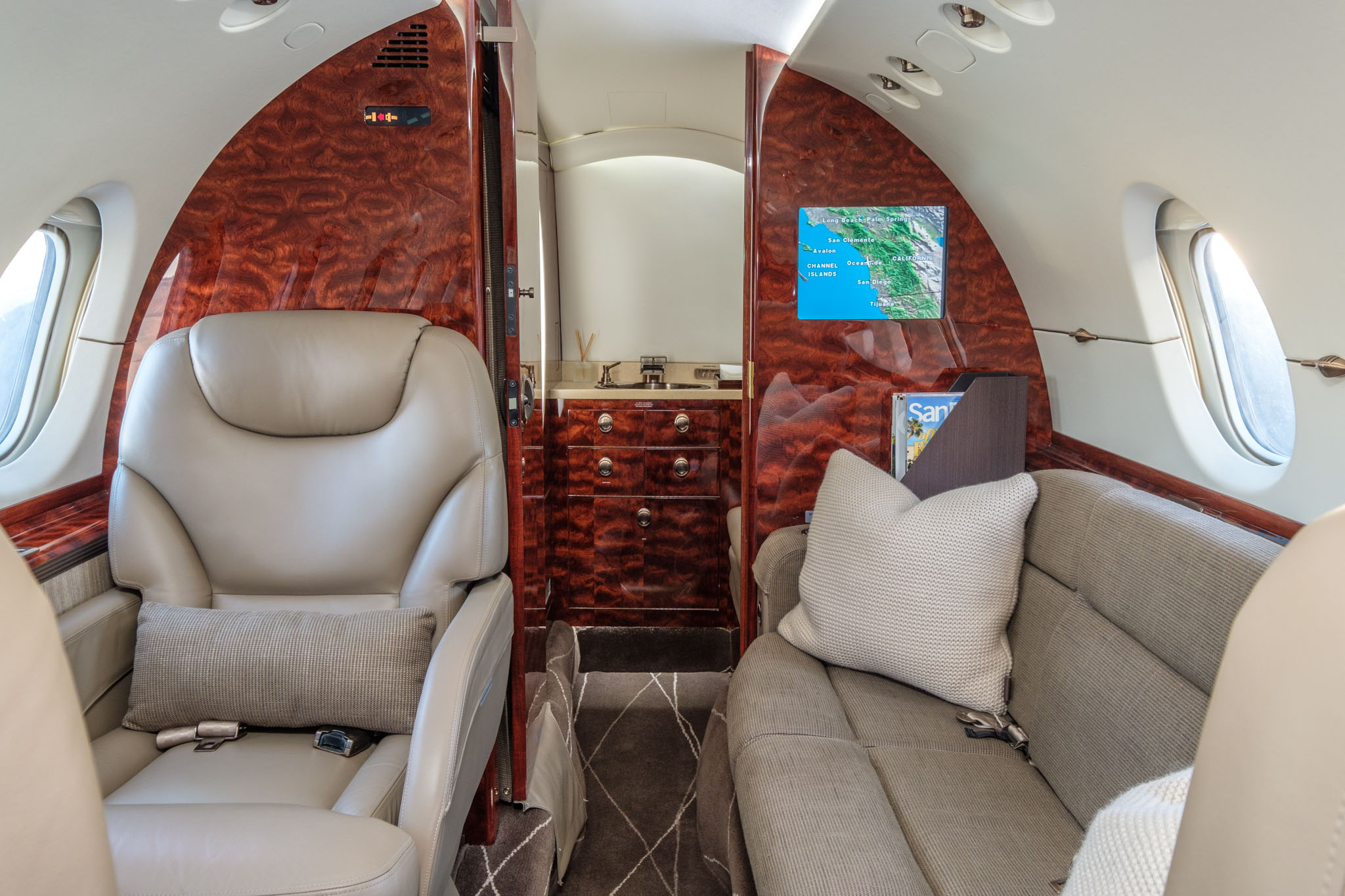 HAWKER 850XP private jet restroom