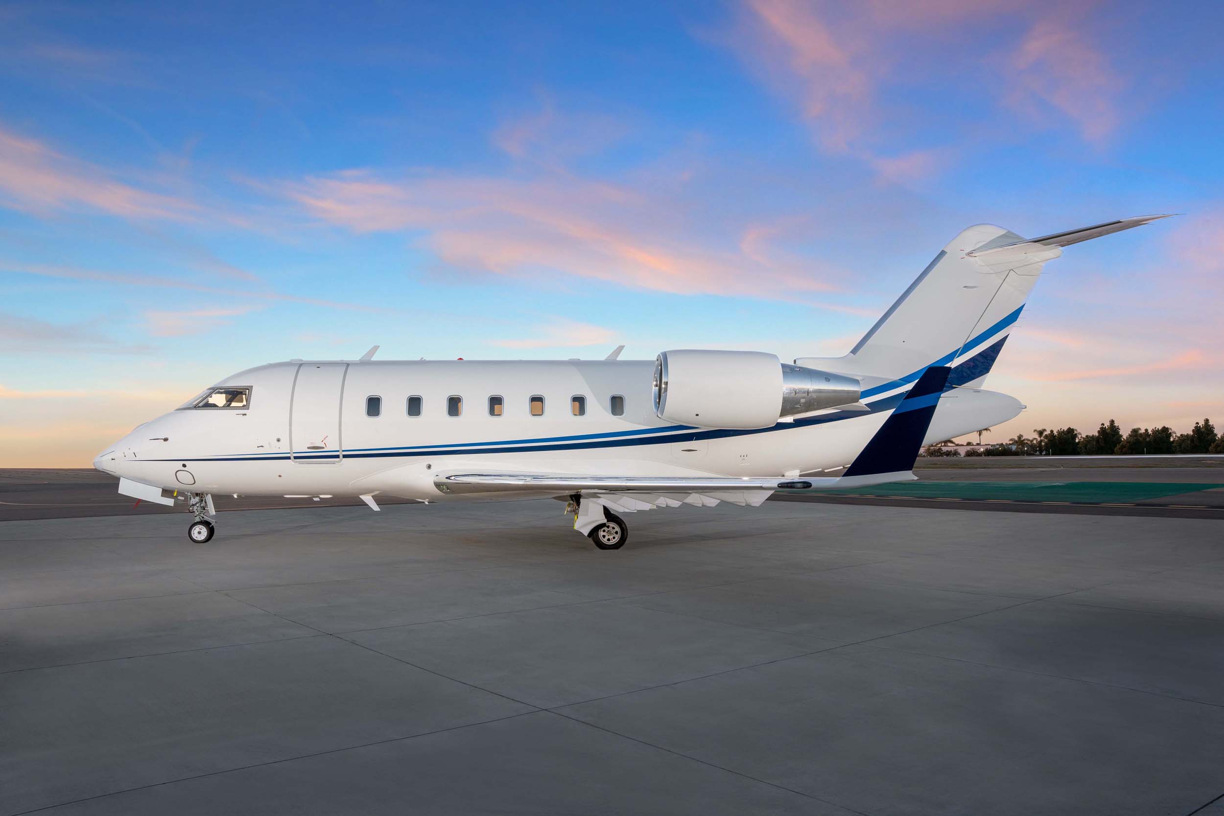 CHALLENGER 605 private jet exterior