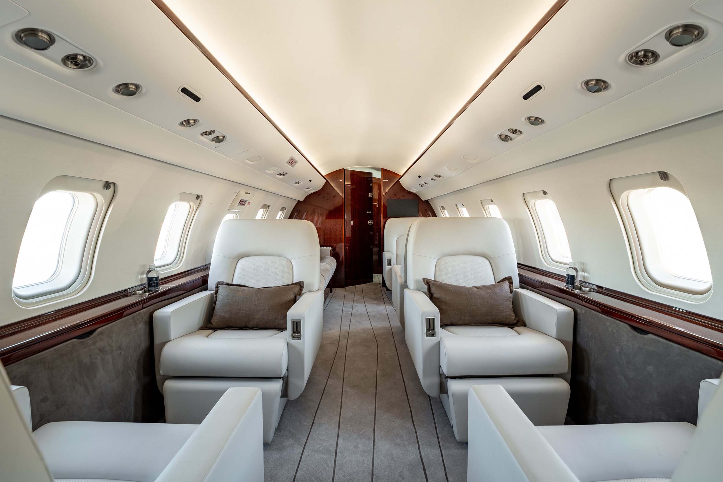 CHALLENGER 605 private jet interior