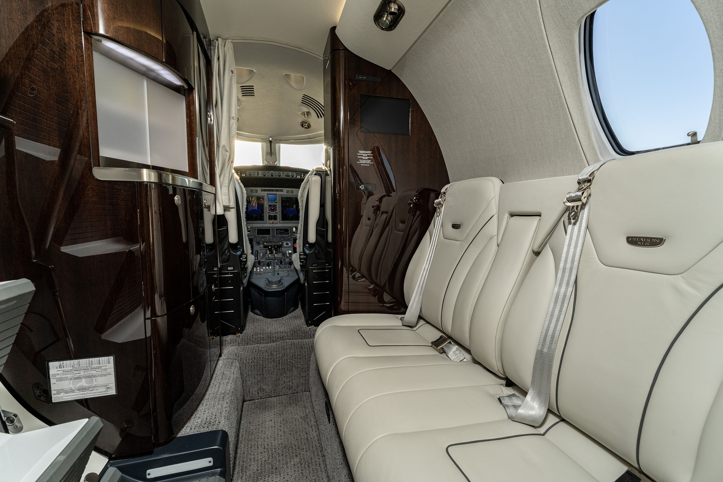 CITATION XLS Gen 2 private jet seats and cockpit