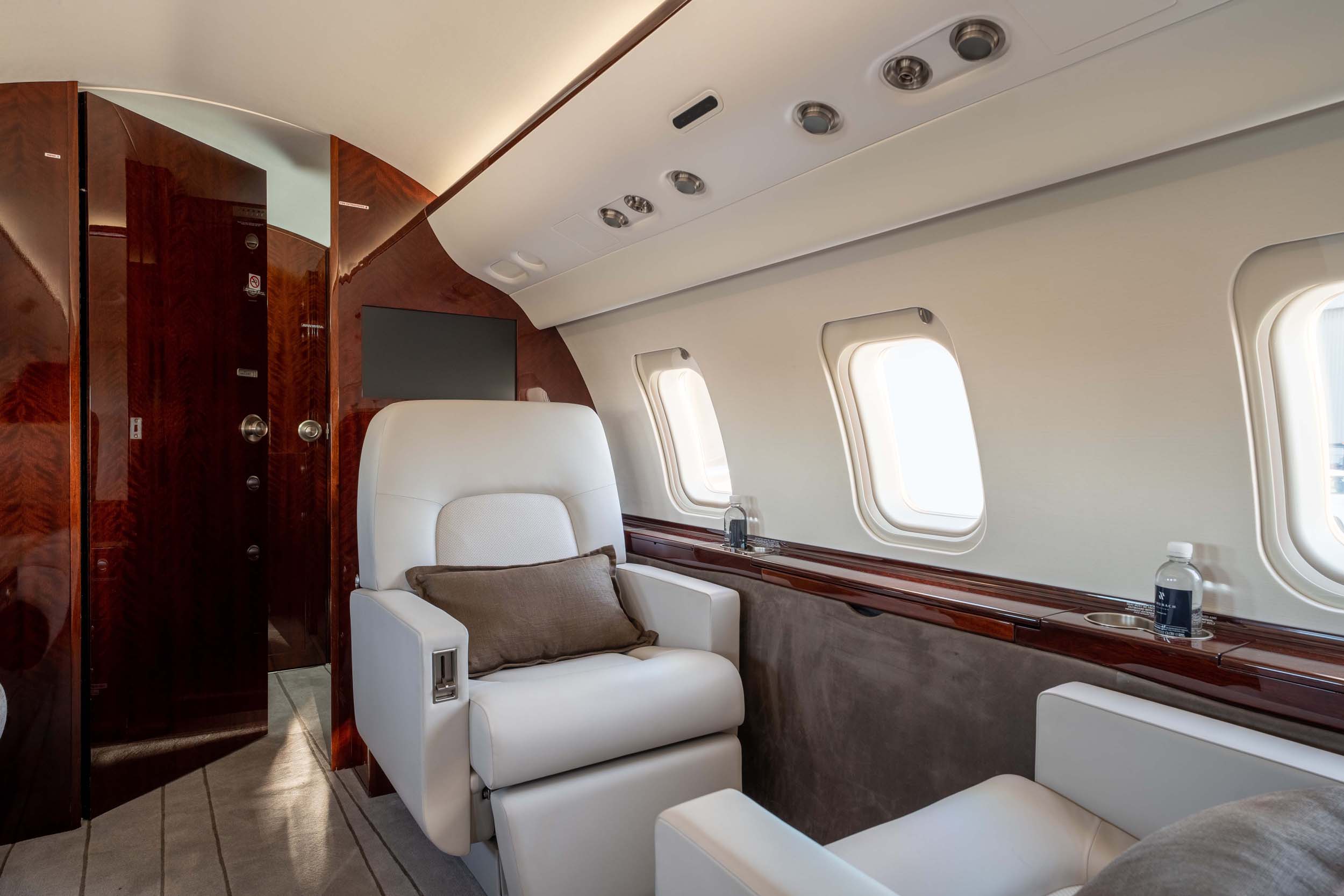 CHALLENGER 605 private jet interior seats