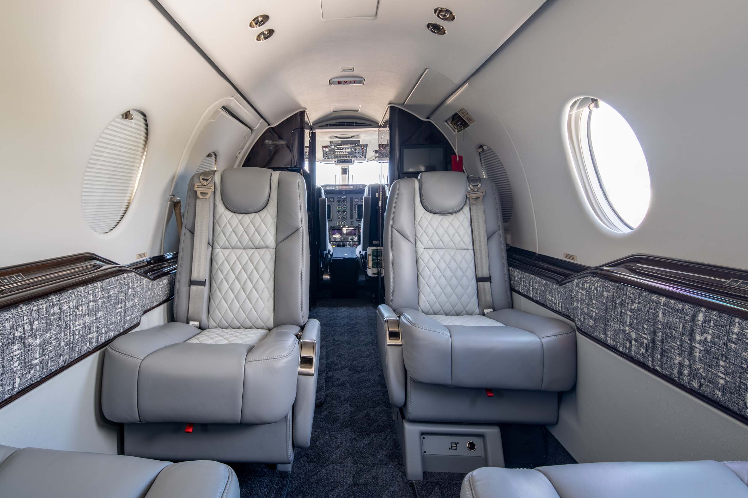 Hawker Beechjet 400 private jet seats
