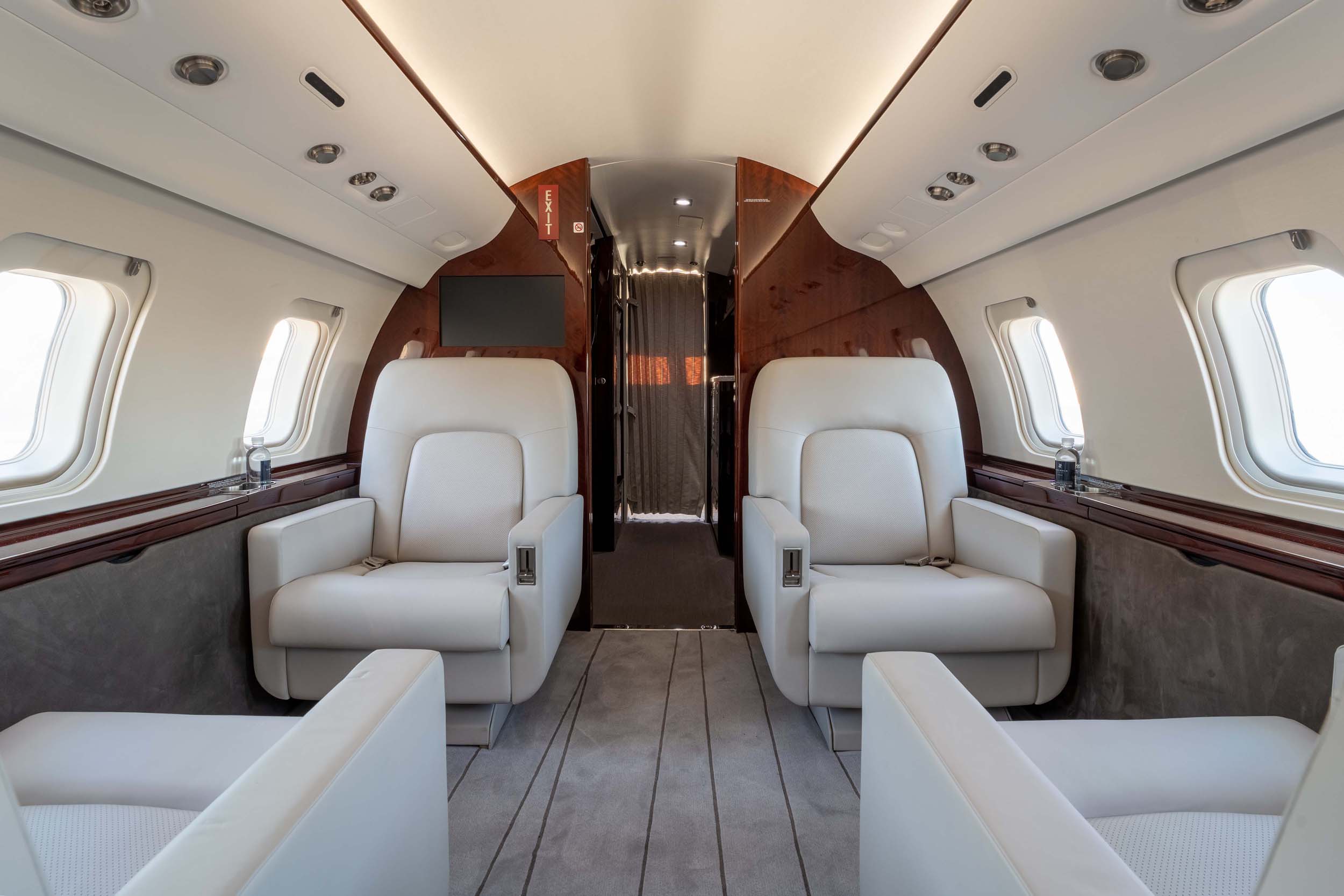 CHALLENGER 605 private jet interior